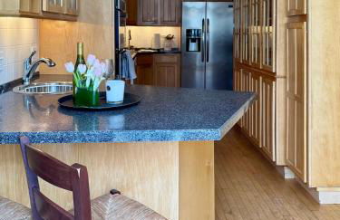 5 Bedroom Huge House in Best Location Parking Fireplace Back Yard - Foto 15