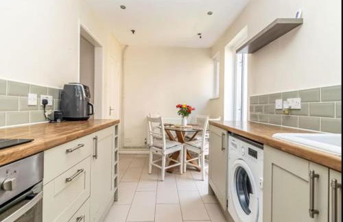 Close to QA hospital, Portsmouth Naval Cottage with incredible views - Foto 6