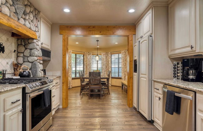 Dream Catcher by Avantstay Deck, Fire Pit, Movie Theater, Game Garage - Foto 19