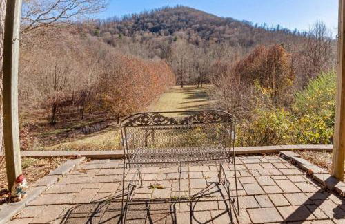 Serenity Views Retreat - Close to City and Parkway! - Foto 40