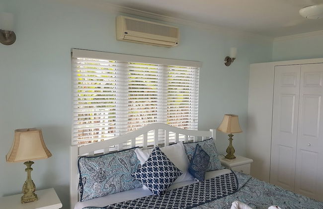 Je Suis Jamaica - 4 B R Beachfront Villa w Staff - Photo 58