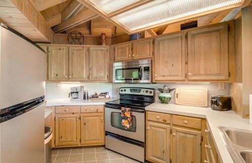 Close to Trails! Seven Devils Retreat with Hot Tub - Foto 8