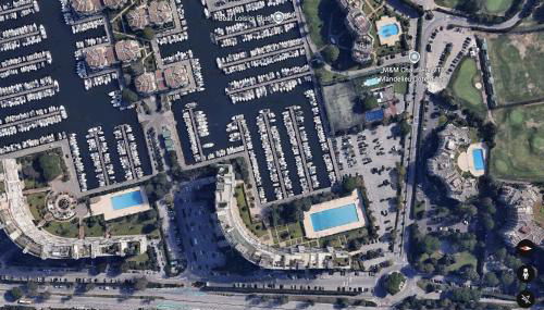 Cannes Marina Résidence Le Surcouf - Studio de 28m2 au 10ème étage avec piscine, terrasse, parking, vue montagne et port : Mandelieu-La Napoule - Foto 2
