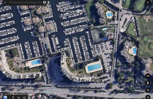 Cannes Marina Résidence Le Surcouf - Studio de 28m2 au 10ème étage avec piscine, terrasse, parking, vue montagne et port : Mandelieu-La Napoule - Foto 2