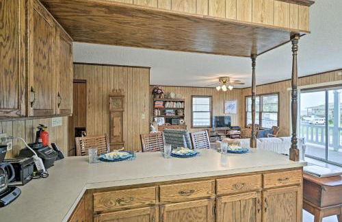 Pet-Friendly Second Row House Steps to Beach! - Foto 7