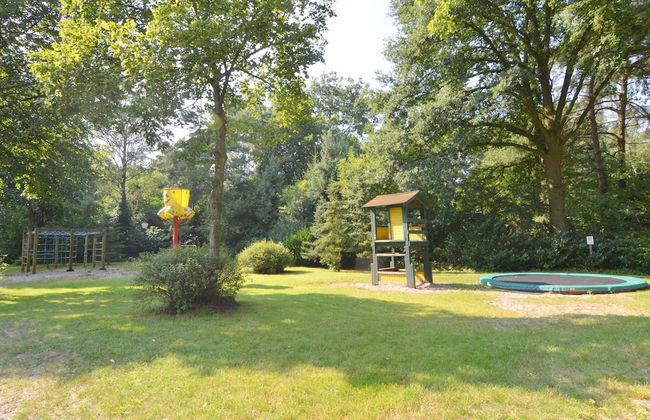 Refined Holiday Home in Guelders near Forest - Foto 15