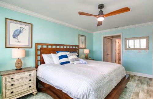 Oceanfront Elysium with a pool - Photo 29