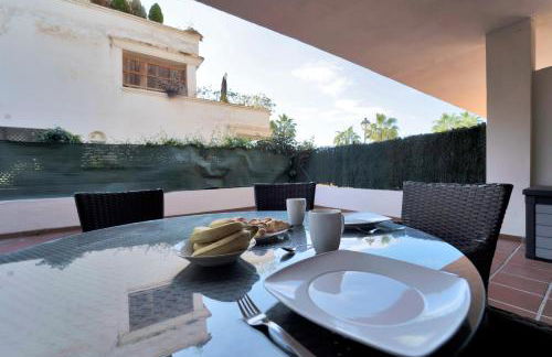 Apartamento con enorme terraza en complejo con piscina en Nueva Andalucía - Lorcrimar - Foto 21
