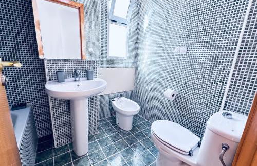 Apartamento Familiar a 1 Min del Mar - Foto 8