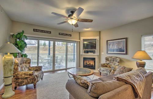 Dock, Slip and Pool Breezy Lake Ozark Escape - Foto 5