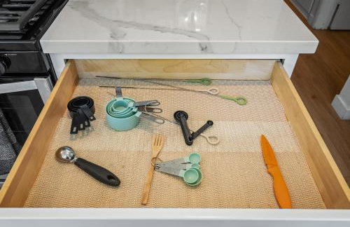 Belmont Shore Getaway with Hot Tub and Firepit - Foto 35