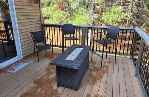 Hazel's Goose Creek Lodge - Private Riverfront! - Foto 13