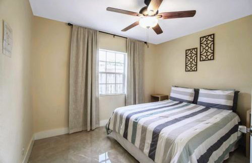 Relaxing 3 Bedroom House-Close to Beaches and Airport! - Foto 3