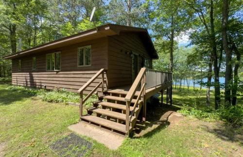 Pet-Friendly Lakefront Cabin by arc Vacation Rentals - Foto 15