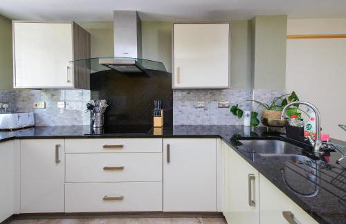 Deluxe 4 or 5 Bed House with Hot Tub, Cinema Room Sleeps 15 - Foto 52