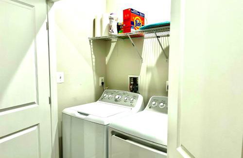 Lux Townhome Free Parking 12 min to BWI - Foto 37