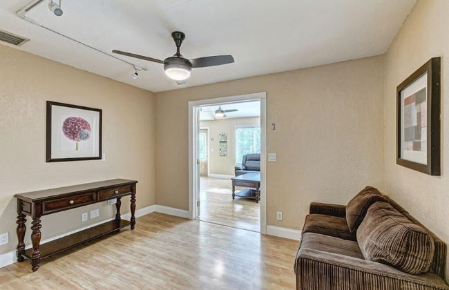 Beautifully Renovated 5 Bedroom with Guest House 5 Home by RedAwning - Foto 48