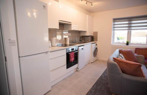 Walnut Flat, 2-Bedroom with Ensuite - Parking, Netflix, WIFI - Close to Oxford, Bicester & Blenheim Palace - F4 - Photo 22