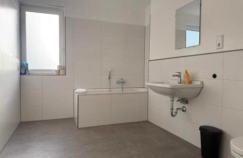 T&K Apartments - Bergisch Gladbach - 4 Comfortable Apartments - 18 min to Fair Messe Cologne - Foto 52