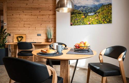 Luxus Chalet im Allgäu - Zirbenholz Schlafzimmer - Terrasse mit Bergblick - Infrarotkabine - Foto 12