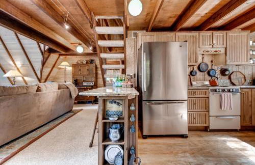 Dock and Resort Perks Quiet Lakefront Cottage - Foto 12