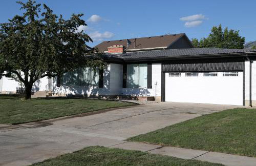 Updated 4-bedroom home centrally located - Foto 14