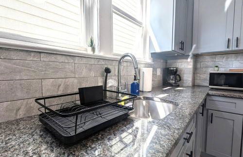 Cozy Gem 18Min to EWR, 8min > NYC Train + Parking - Foto 33