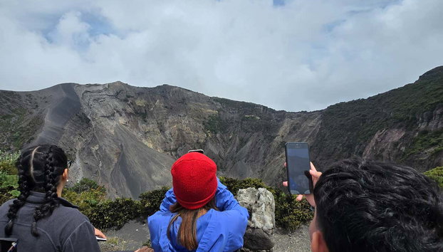 Escursione al vulcano Irazú, alla Valle di Orosi e ai Giardini Lankester - Foto 4, Scattando foto dal belvedere
