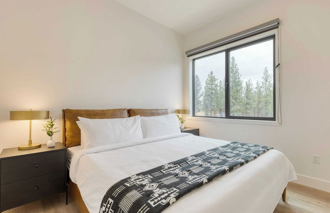 Sleeps 40! 8 Modern Units/20 Bdrs w/ Deck+hot Tub, 10mins to Downtown & Old Bend - Photo 28