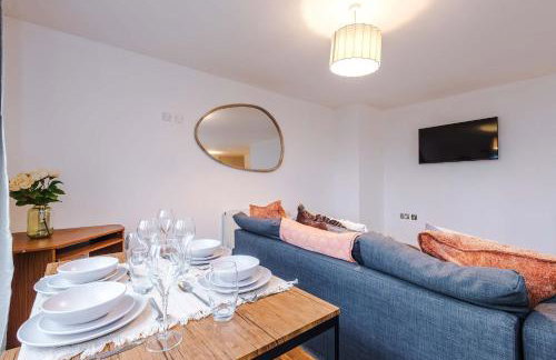 Sleek 2BR Altrincham Home Parking Near Station - Foto 3