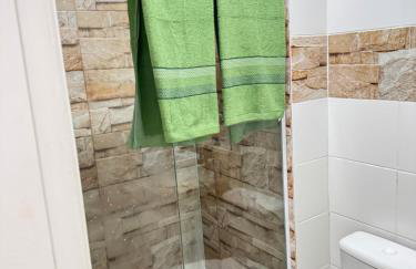 Apto completo com ar, piscina 2 quartos - Foto 9