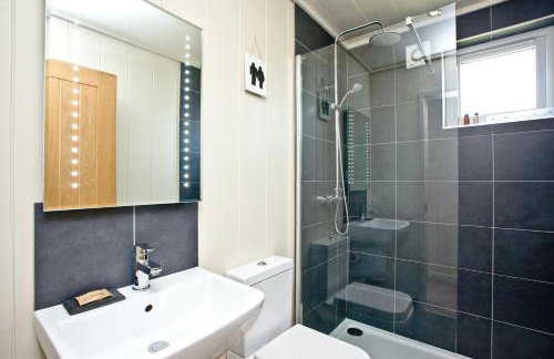 The Sleights, Strawberryfield Park - Hot Tub - Free WiFi & Parking - Pets Allowed 2 - Photo 15