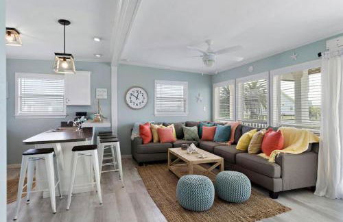 Coastal bungalow with huge yard, comfy deck and close to beach - Foto 2