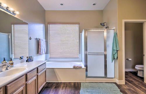 Pool Table, Yard and Grill Luxe Queen Creek Escape - Foto 19