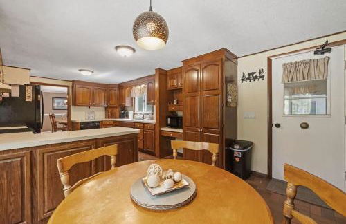 Lake Escape Family & Pet Friendly with Dock Access - Photo 43