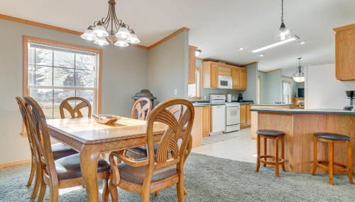 8 Mi to Dtwn Rochester Peaceful Home with Deck! - Foto 5