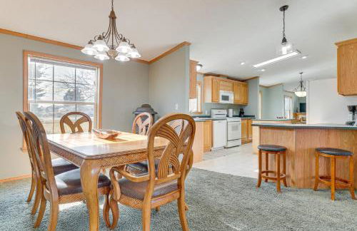 8 Mi to Dtwn Rochester Peaceful Home with Deck! - Foto 5