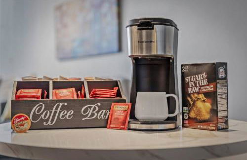 MDRN Escape with Natural Light Wi-Fi Gym Parking - Foto 9