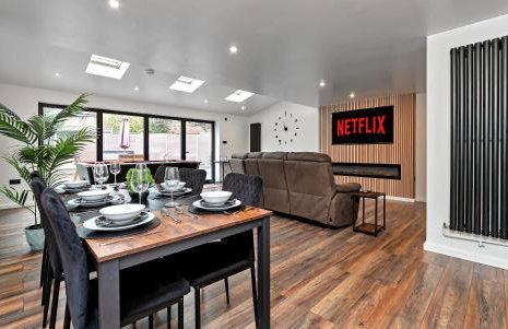 Contractors Heaven-POOL TABLE-THREE BEDROOM HOUSE WITH SEPARATE ONE BEDROOM SELF CONTAINED-Close to AIRPORT - Foto 42