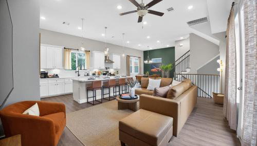 Modern EaDo Stay - 3BR Townhome w Private Deck - Foto 1