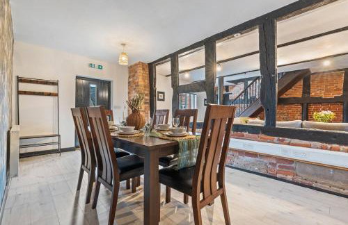 #111 New Farm with hot tub and Sauna - Sleeps 18 - Near Elmore Park - " Perfect for Contractors and Families - Parking space for 10 cars" - Foto 8