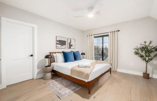 Chateau in the Village - Brand New 3BD 5BA - Foto 28