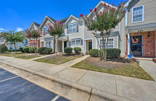 Cozy Greensboro Townhome about 7 Mi to UNC Campus - Foto 1