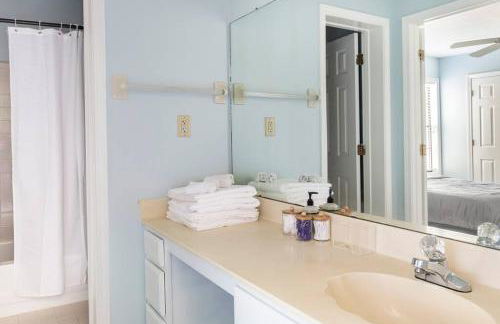 King Bed_Cozy Urban Retreat-Central Memphis - Foto 30