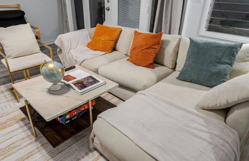 Entire Private Home with 4 Bedrooms 3 Bathrooms, King Bed, Big Yard, Prime Area, Ranch Style, Available Now - Photo 50