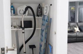 Modernized Three Bedroom House near City Stadium, Attractions, City Centre - Sky n Netflix - Convenient Transport - Foto 45