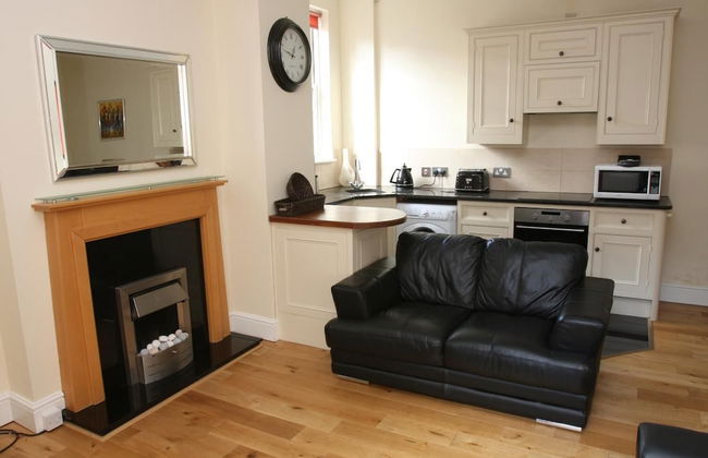 Guards View Windsor - Photo 12