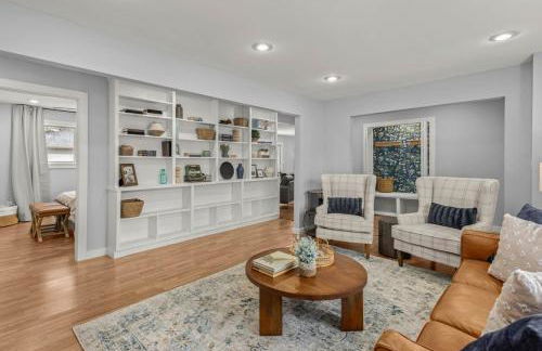 Spacious Family Haven - Walk to Downtown & JBU - Foto 22