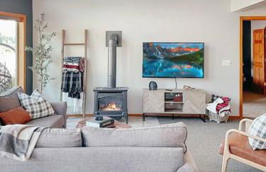 The River House- Riverfront Cabin-hot tub, gazebo! - Photo 14