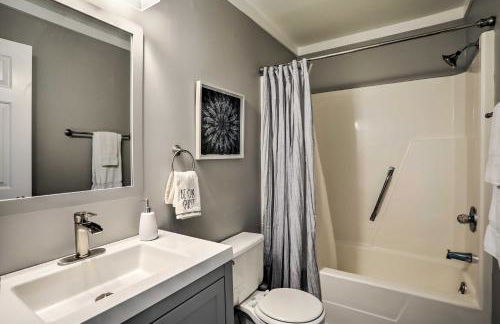 Walk to Surfside Beach Studio with Covered Balcony - Foto 15